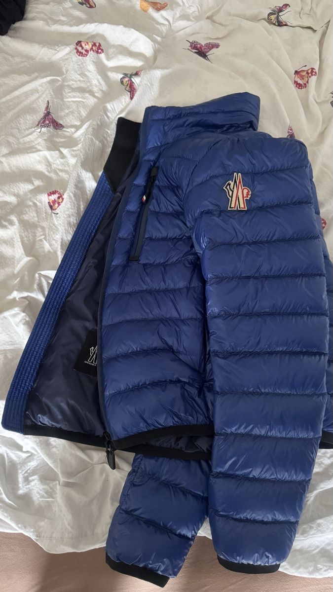 Moncler Vestes: Moncler Jacke – Neuf (Voir description) à glattbrugg par sho_d9ht