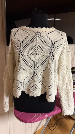 Damen Pullover weiss gehäkelt mit Lochmuster Grösse M