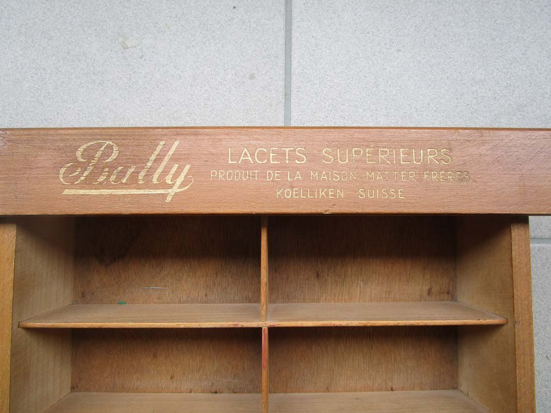 Scaffali: Vintage Bally Schnürsenkel Regal – Usato da Arlesheim venduto da Prohof 1