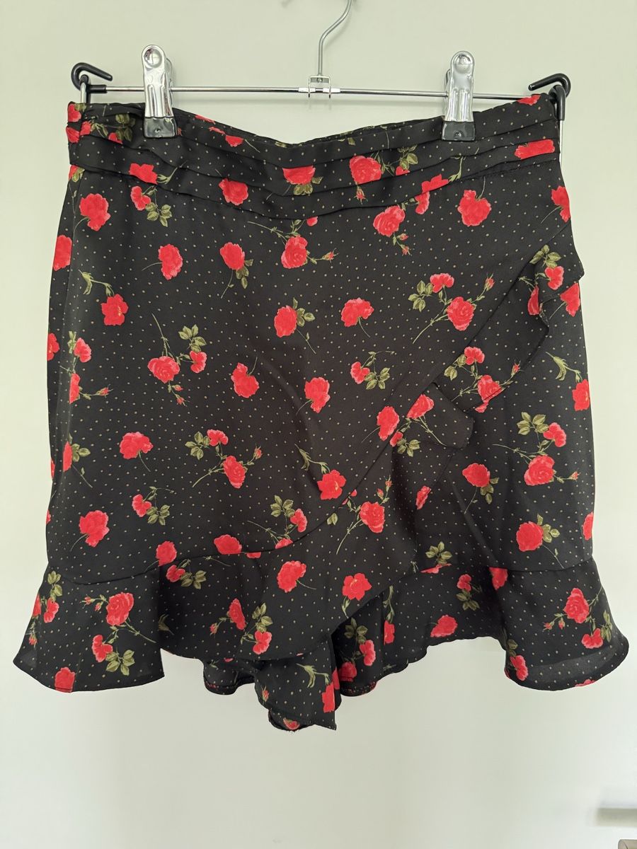 Zara Gonne: Zara Skort mit Rosenmuster (S) – Usato da Triesen venduto da antonellaaa_ 1