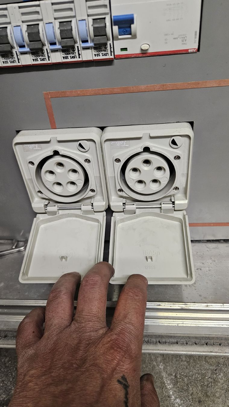 Alimentazione elettrica: Elektro-Verteiler-Schrank – Usato da Davos Platz venduto da Metler70 1