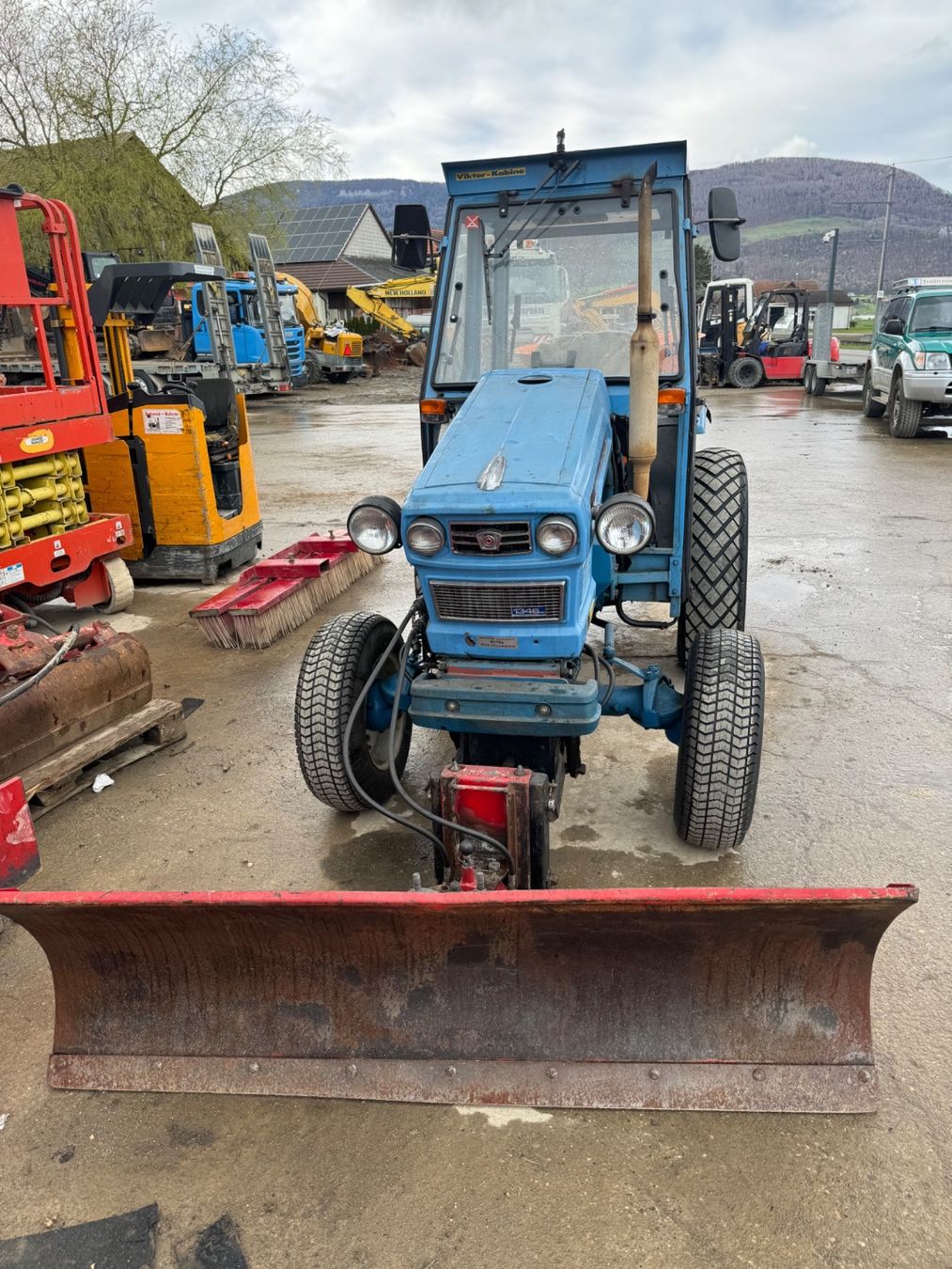 Trattori: Traktor mit Schneepflug – Usato da Niederbipp venduto da baggerch 3