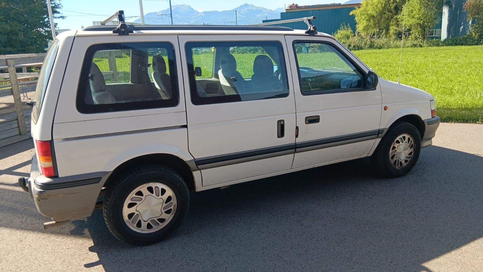 Chrysler Automobili: Chrysler Voyager 3.3 – Usato da Rebstein venduto da TonyRasta-Autohandel 1