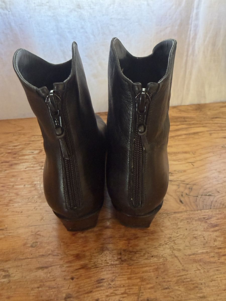 Stuart Weitzman Chaussures femmes: Stuart Weitzman Stiefeletten Gr. 37 – D'occasion à Root par ammanem 2