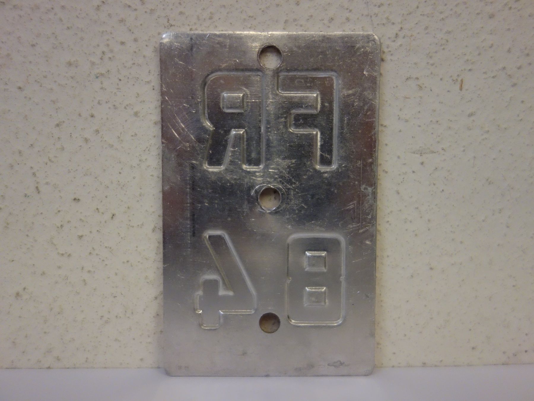 Insegne: FR 84 VELONUMMER - FAHRRADSCHILD – Usato da Kerzers venduto da zimmergruen 1