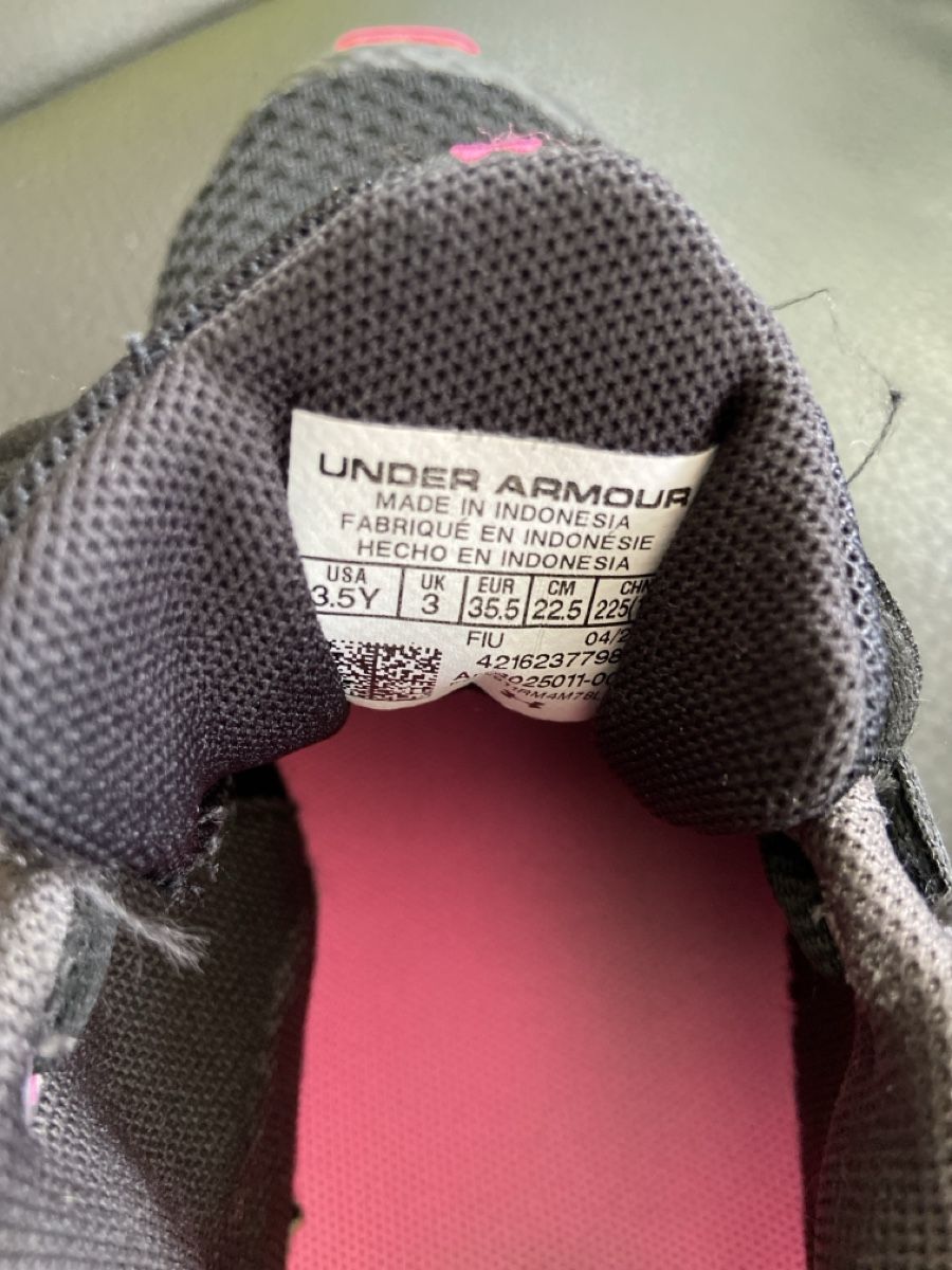 Under Armour Scarpe per ragazzi: Under Armour Gr. 35 hallenschuh, top! – Usato da Galgenen venduto da Hawaii021 3