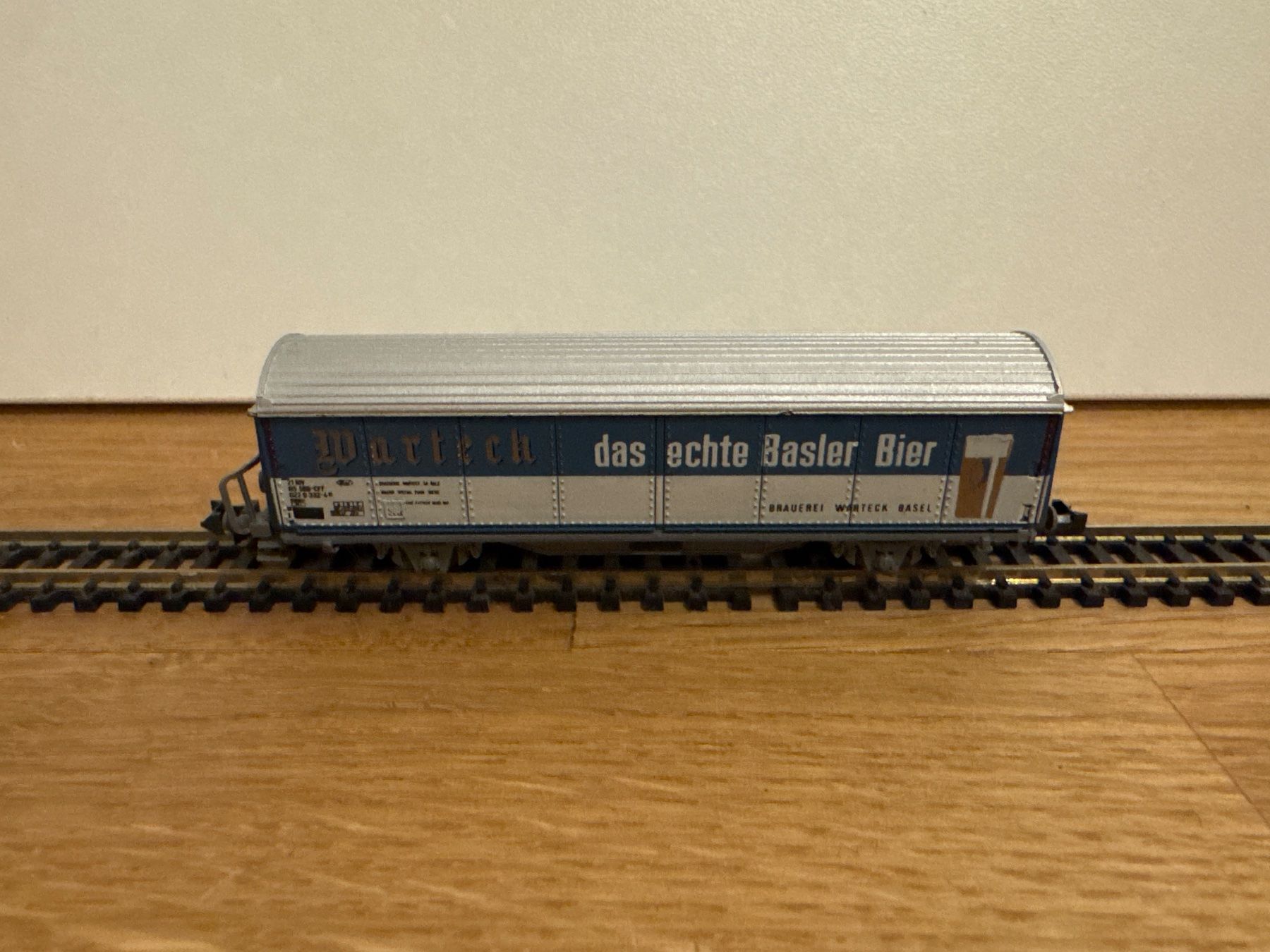 Roco Modellini di ferrovie: Roco SBB Güterwagen "WARTECK BIER" – Nuovo (secondo la descrizione) da Schlierbach venduto da Look8