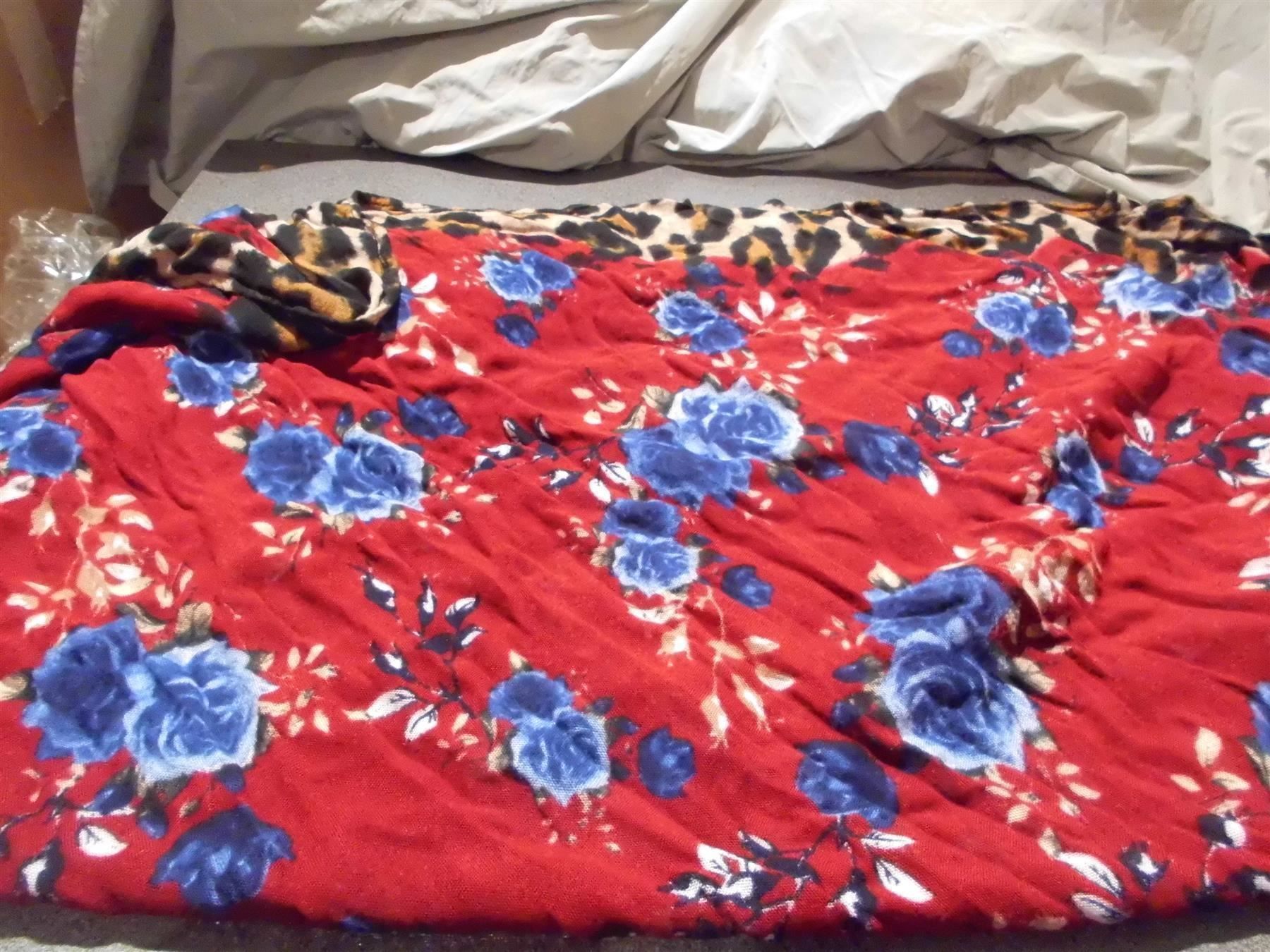 Foulard & Sciarpe: Tuch rot/blaue Blumen, Tiermuster – Usato da Zürich venduto da abraxas1291