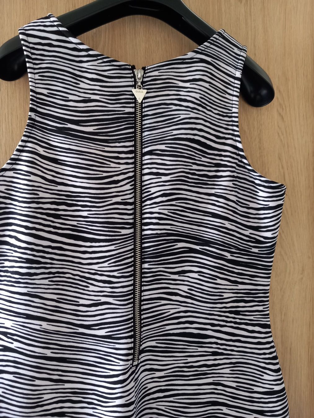Guess Vestiti: Robe Guess stretch – Usato da La Chaux-de-Fonds venduto da Boutique333 2