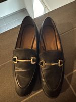 Damen Loafer schwarz mit Goldapplikation H&M