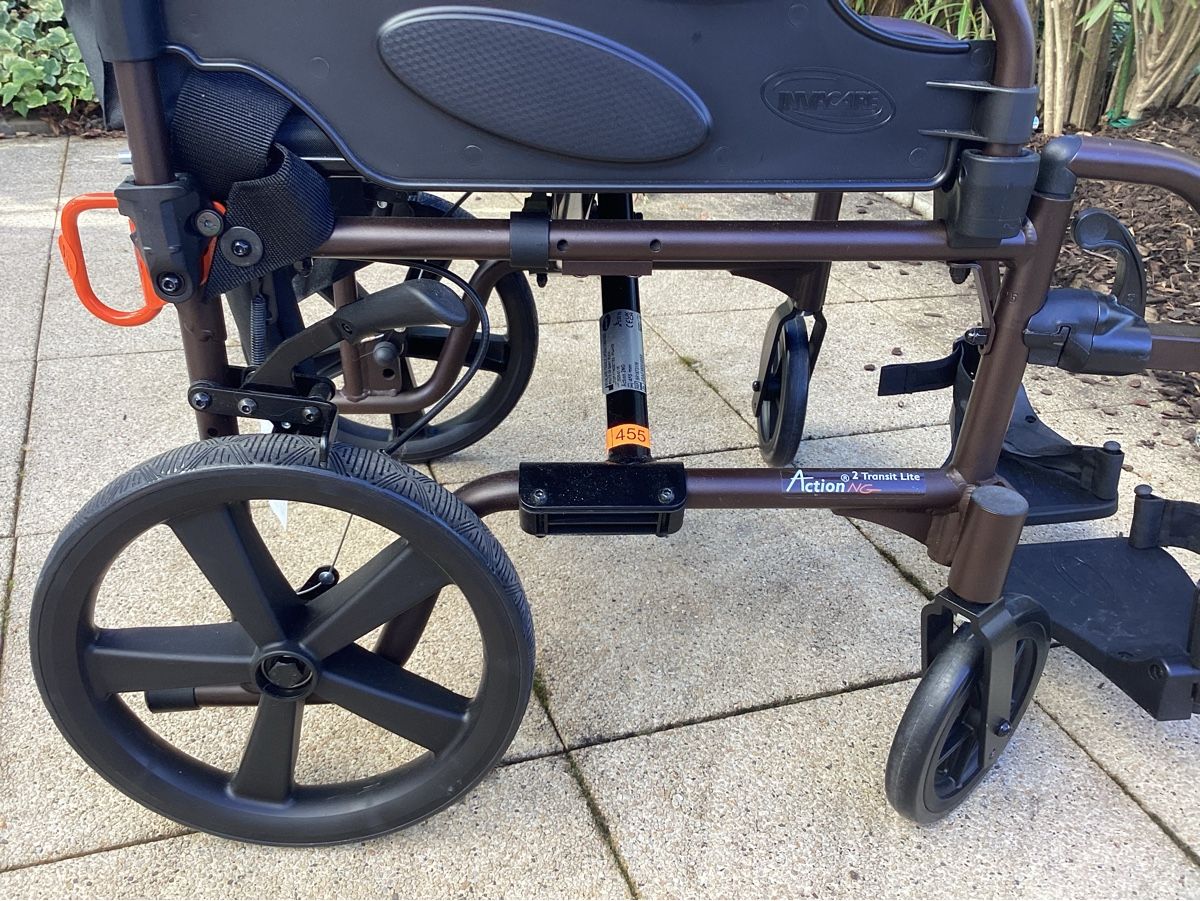 Sedie a rotelle: Transport- / Reiserollstuhl Invacare Action 2 Transit Lite – Usato da Arlesheim venduto da san_w9vr 6