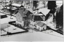 Flugaufnahme Engelberg Haus Erlen im Winter