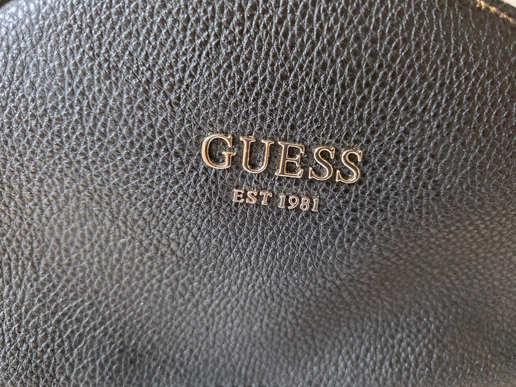 Guess Rucksäcke: Guess Damen Rucksack, Schwarz, neuwertig, Top Zustand! – Gebraucht aus Diegten von November1971 3