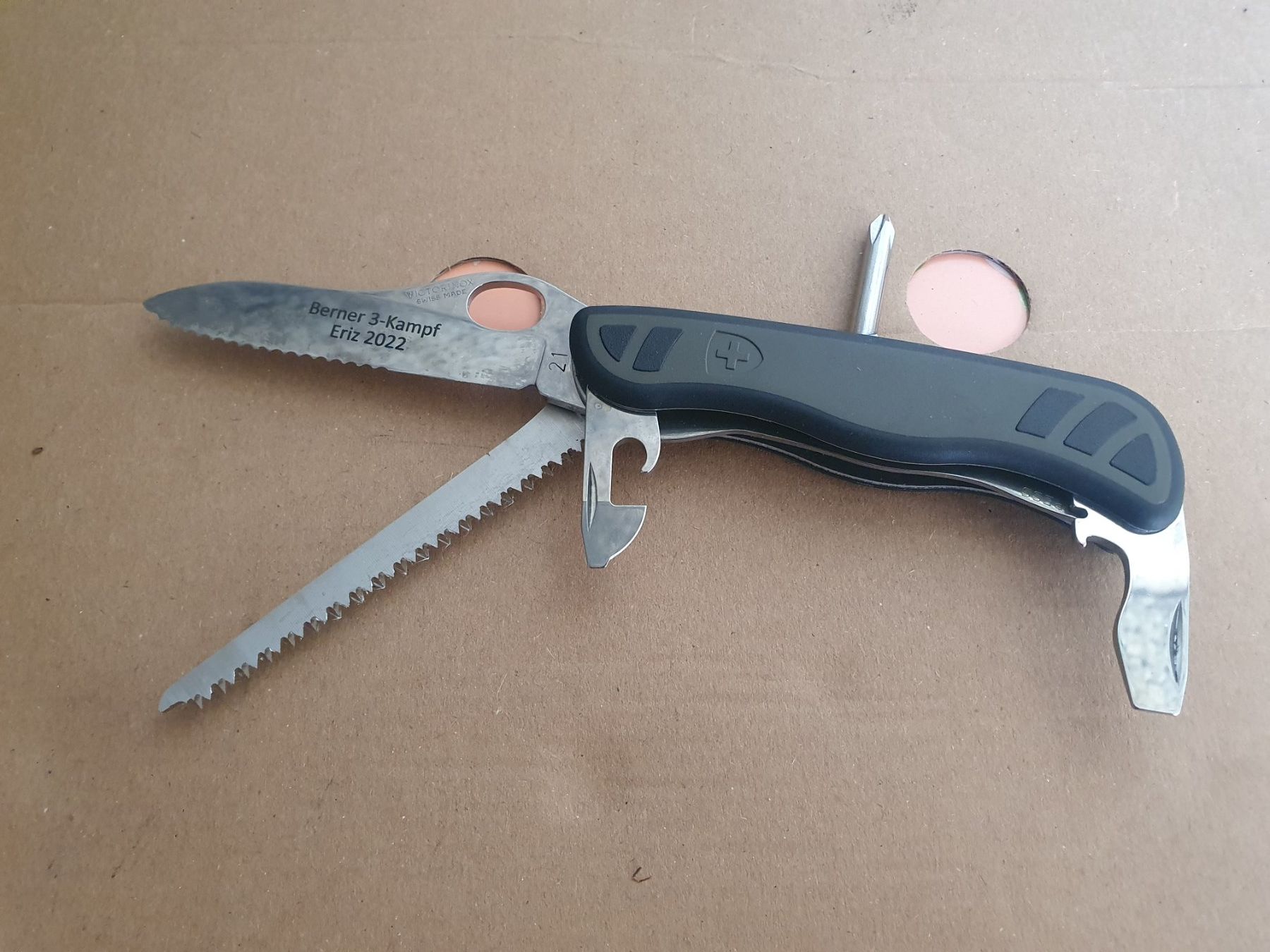 Victorinox Coltelli tascabile: Victorinox Berner 3-Kampf 2022 Soldier Sackmesser – Usato da Val D Illiez venduto da SnowRoof 1