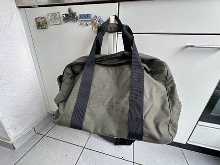 Robuste Schweizer Armee Tasche - Ideal für den Herbst!