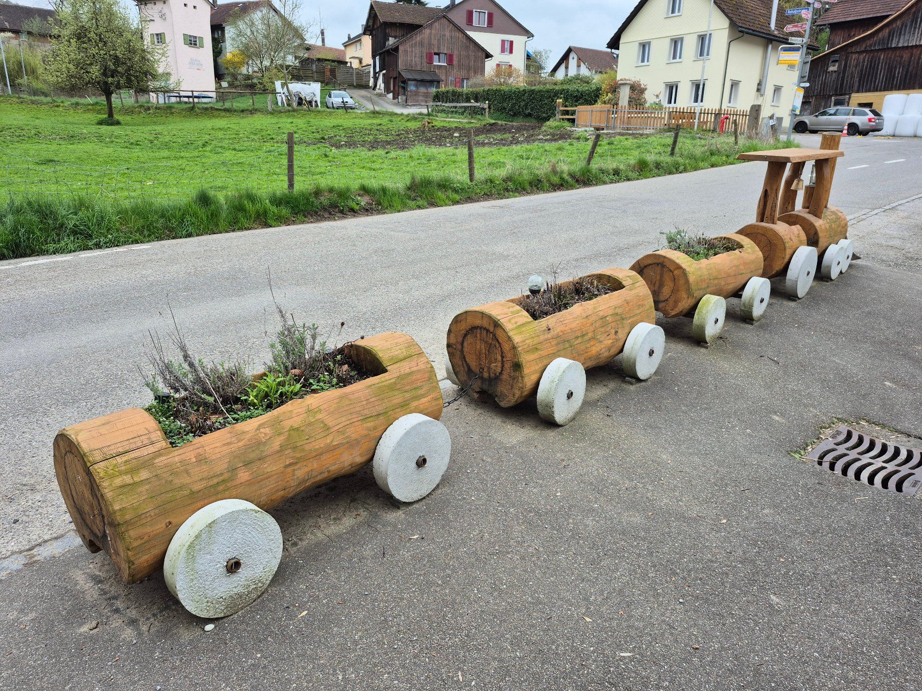 Tutte le decorazioni: Baumstammlok mit Anhängern – Usato da Bischofszell venduto da portmann_unikate 4