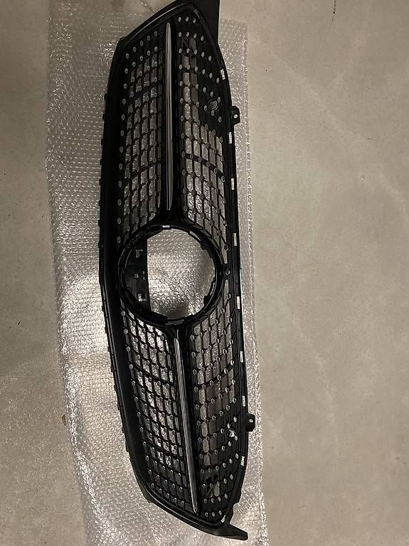 Mercedes-Benz Alle Autoersatzteile: Mercedes Grill – Gebraucht aus Oberglatt ZH von AfrimG