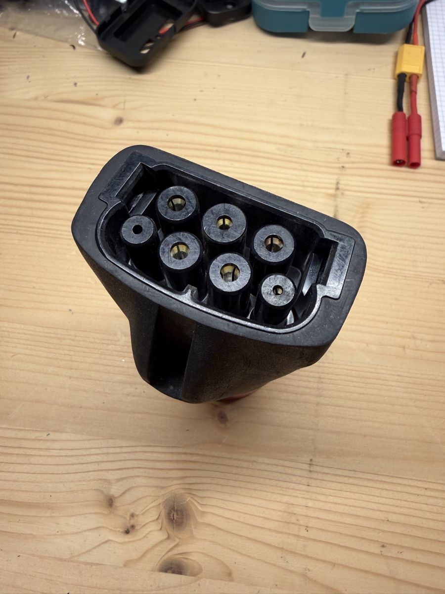 Unità & Adattatore: Tesla Adapter zu universal mobile connector 3 phase 16A – Usato da Kollbrunn venduto da Sier 2