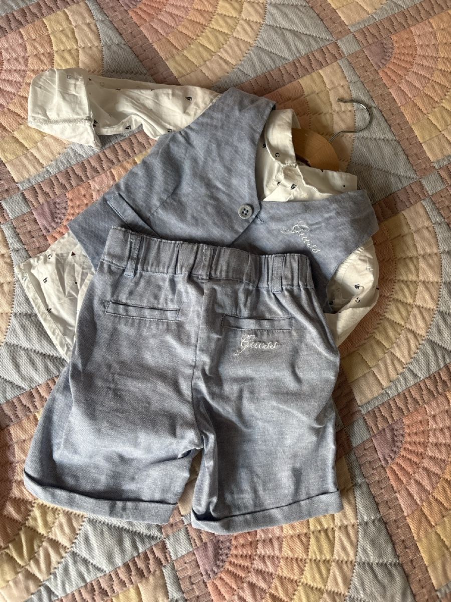 Guess Completi: Anzug Kleinkind 18-24M /86-92 - Guess – Nuovo (secondo la descrizione) da Rorschach venduto da CREDOCONTRO