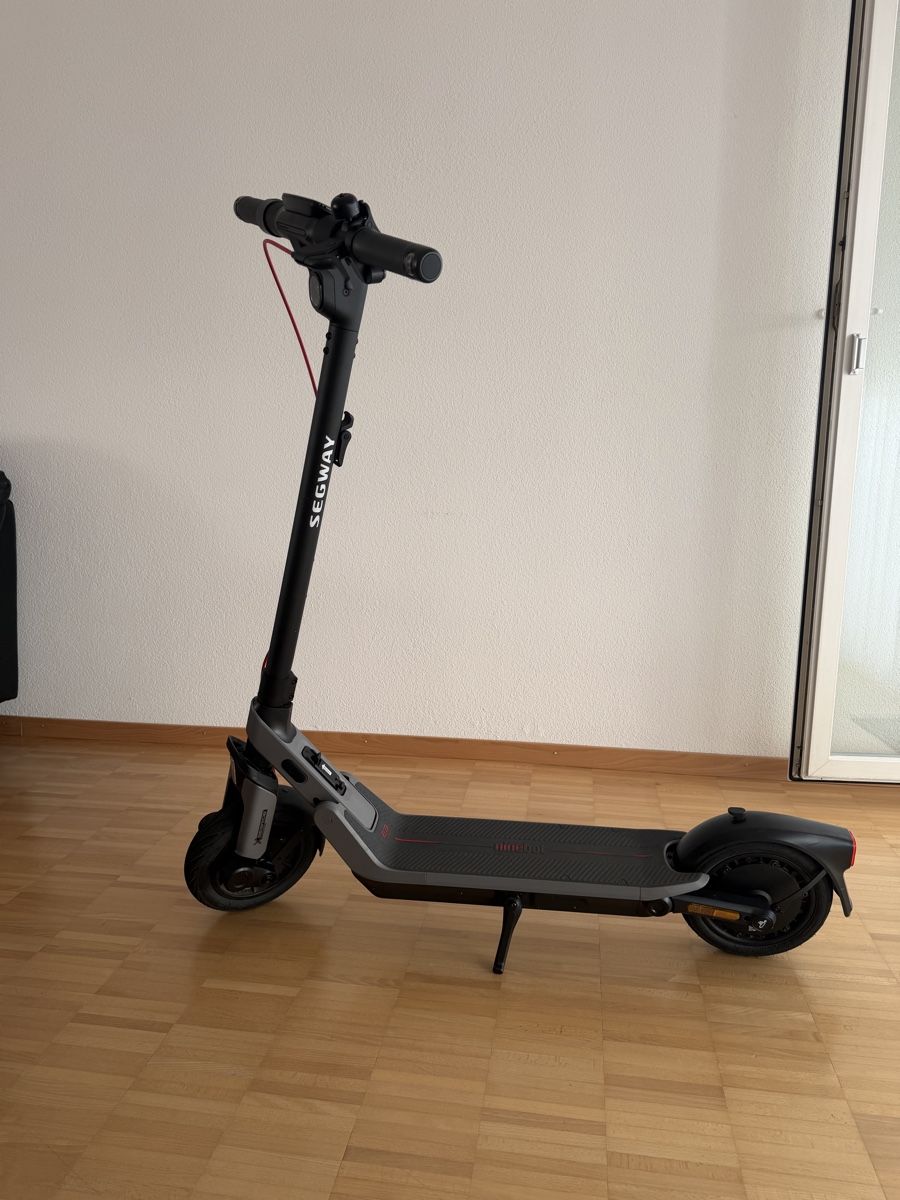 Scooters: E 3 Pro E Kick Scooter – Neu (gemäss Beschreibung) aus Neuhausen von Cartier22
