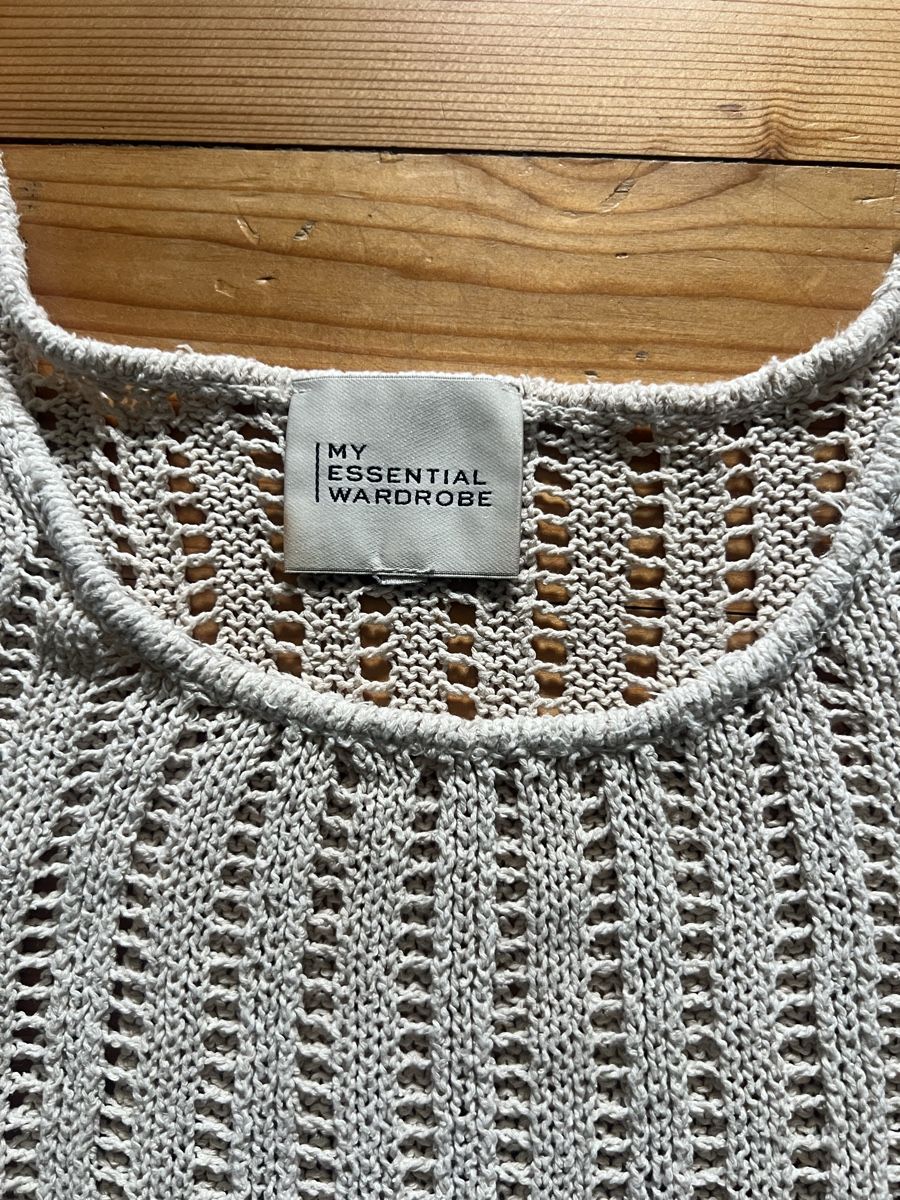 Top: Knit Top – Usato da Magden venduto da leo_c8bc 2