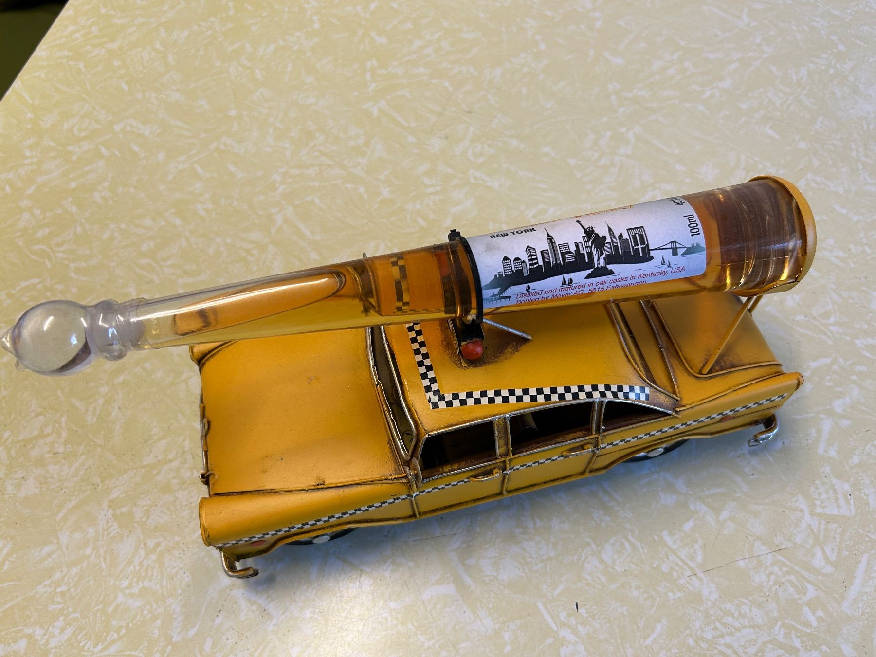 Tutte le decorazioni: Checker Taxi  mit Whisky Flasche – Usato da Kleindöttingen venduto da Demon4 2