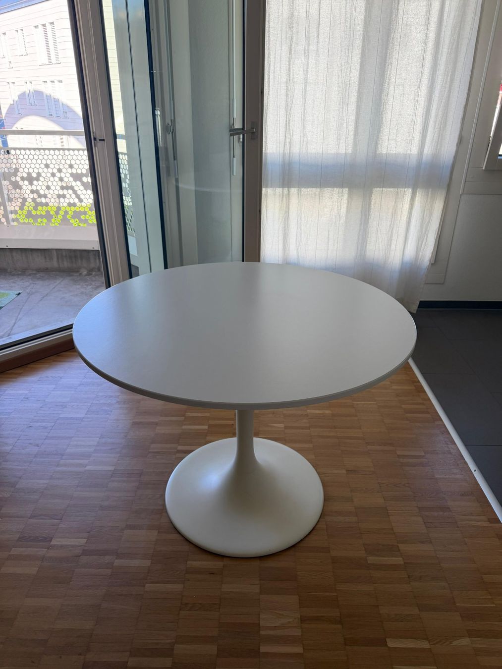 Tulip Tables: weisser runder Esstisch – D'occasion à Niederweningen par Anemati 1