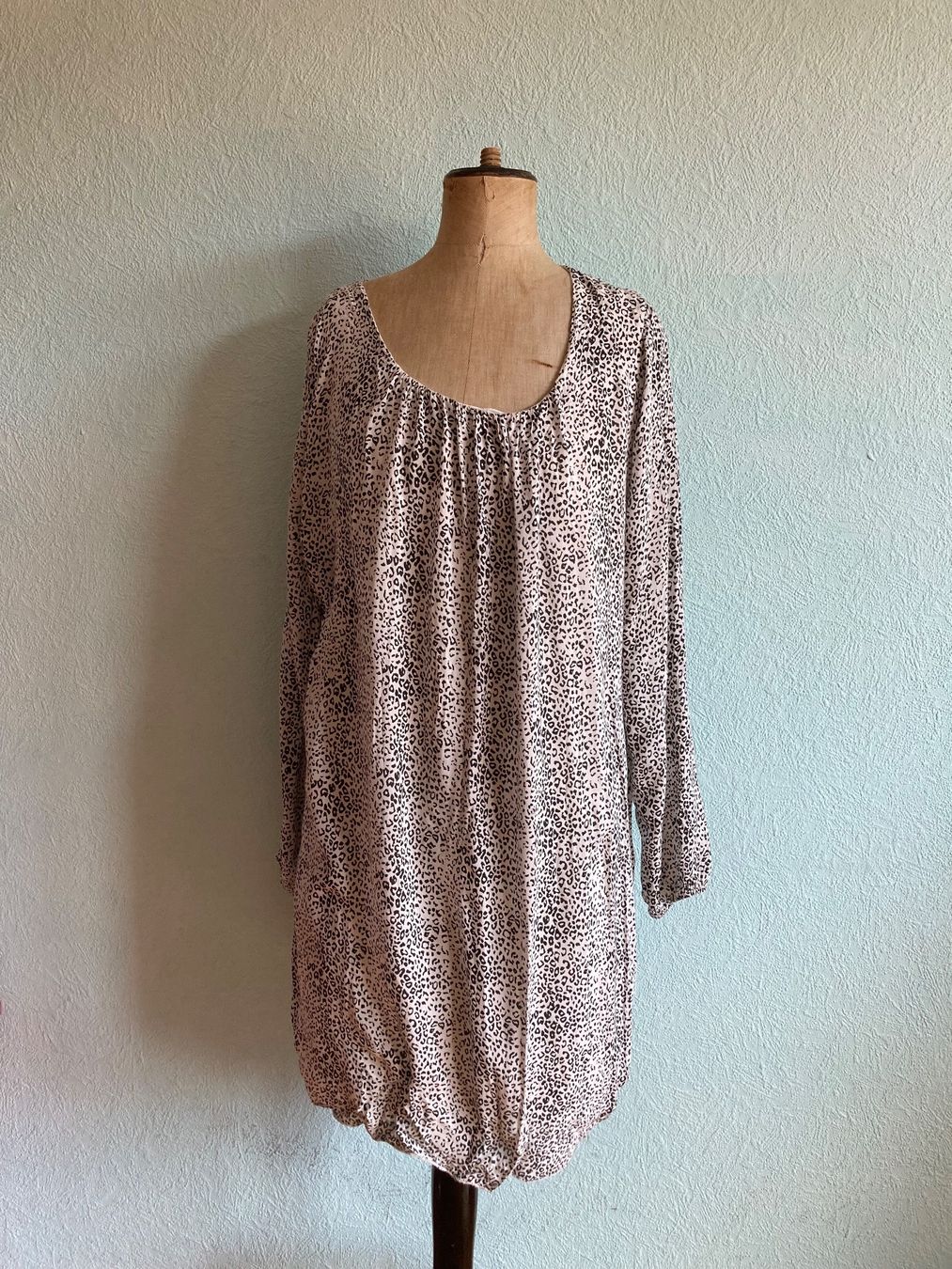Tuniche: Robe / tunique blanche imprimé léopard – Usato da Genève venduto da ct_fqr8