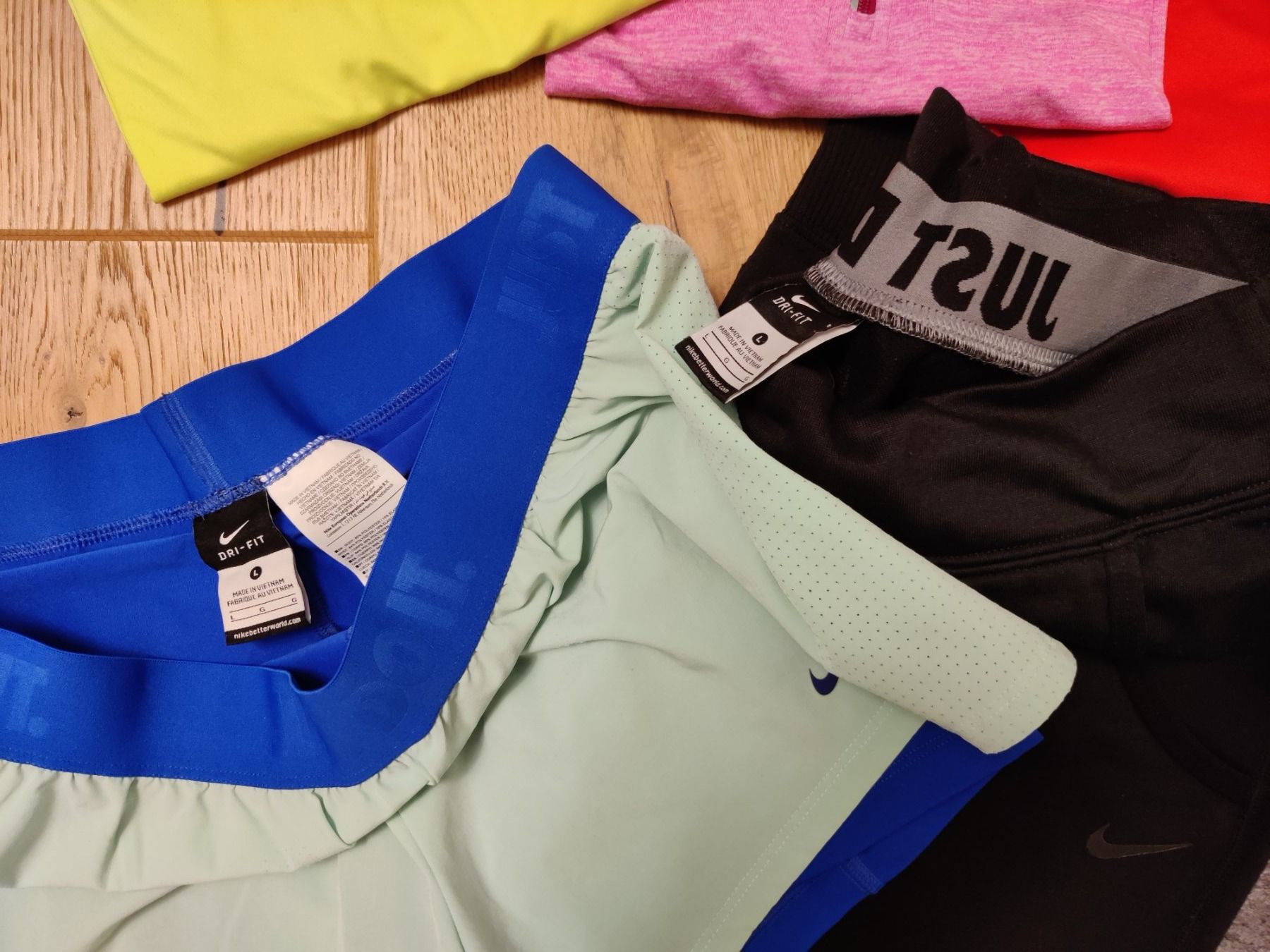 Nike Lotti di vestiti: Running Set (Nike) – Usato da Basel venduto da vel_w2tr 2