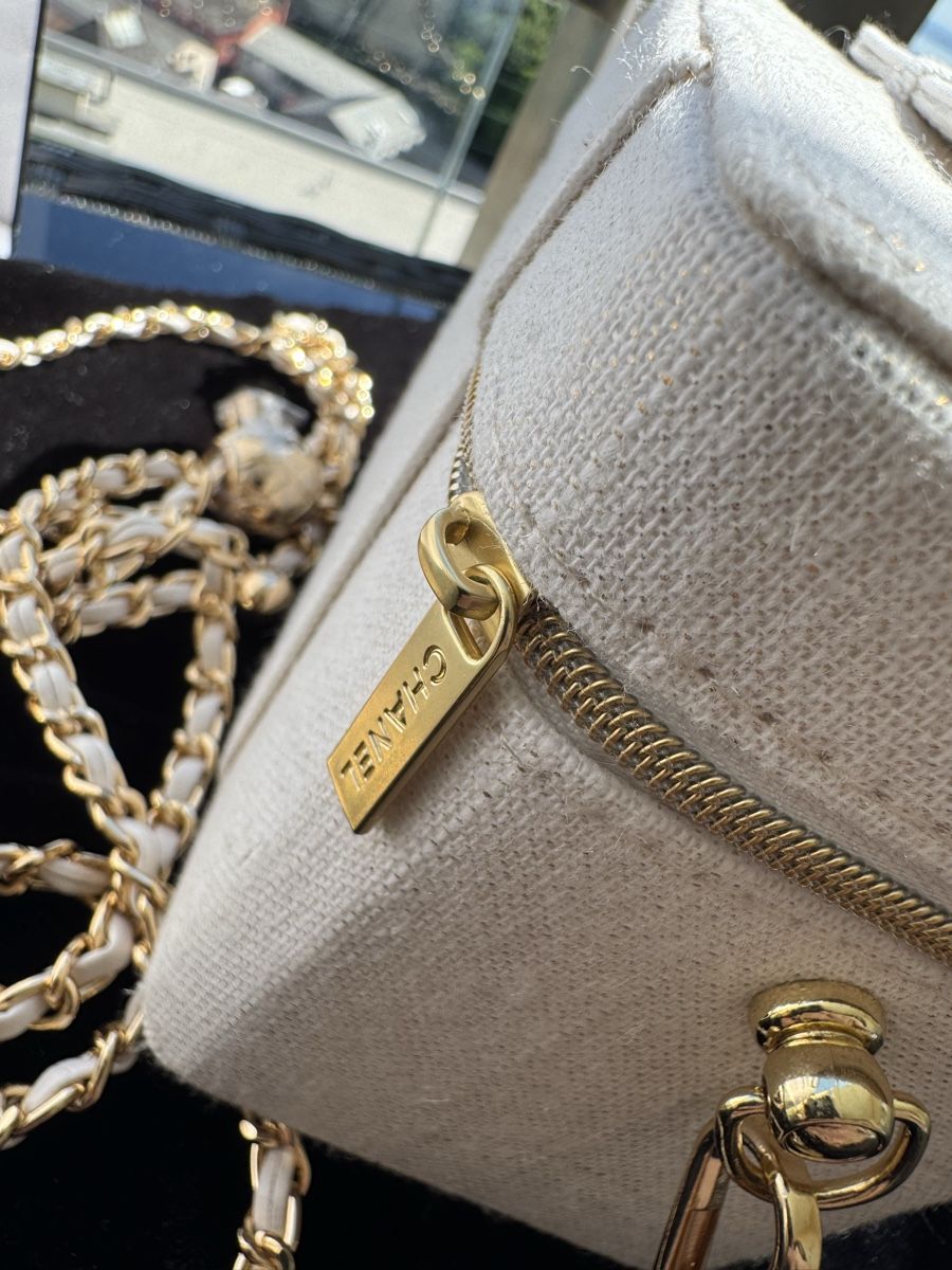 Chanel Sacs femmes: Sac Chanel Vanity VIP – Neuf avec emballage d'origine à Neuchatel par mar_9blm 6