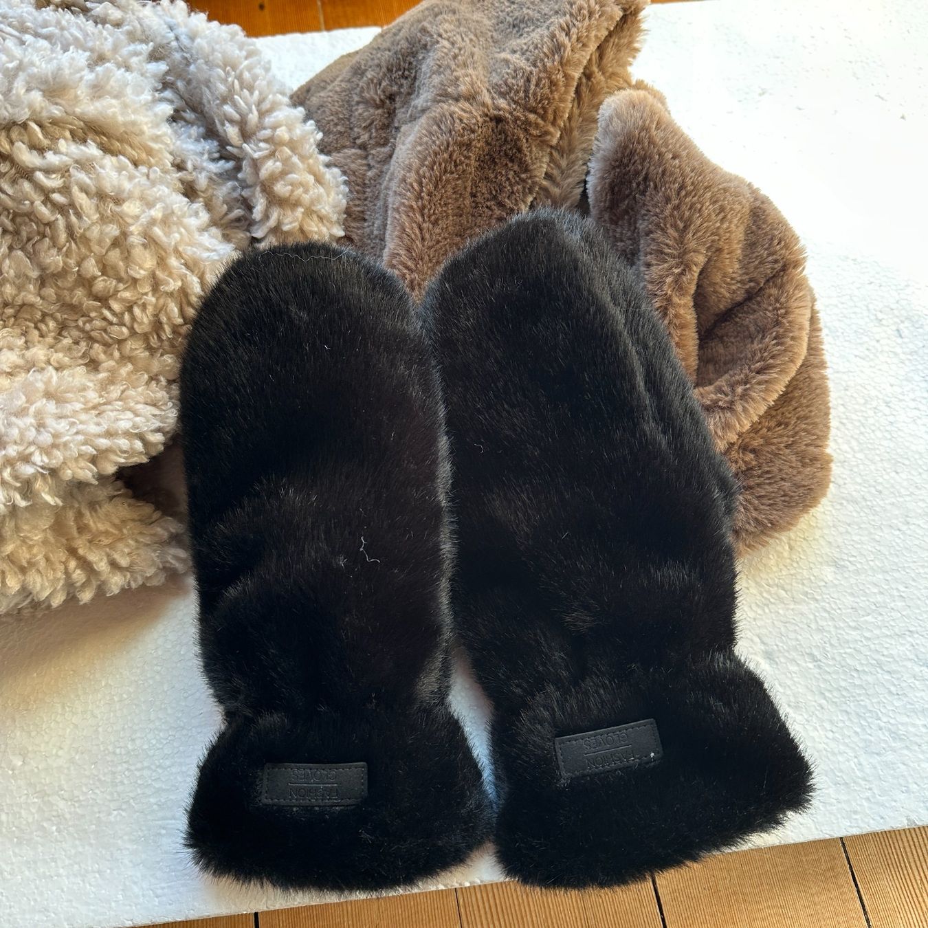 Lotti di vestiti: Loop Schal Halstuch Handschuhe Paket neu! – Nuovo (secondo la descrizione) da Gümmenen venduto da FelizitasHermann 5