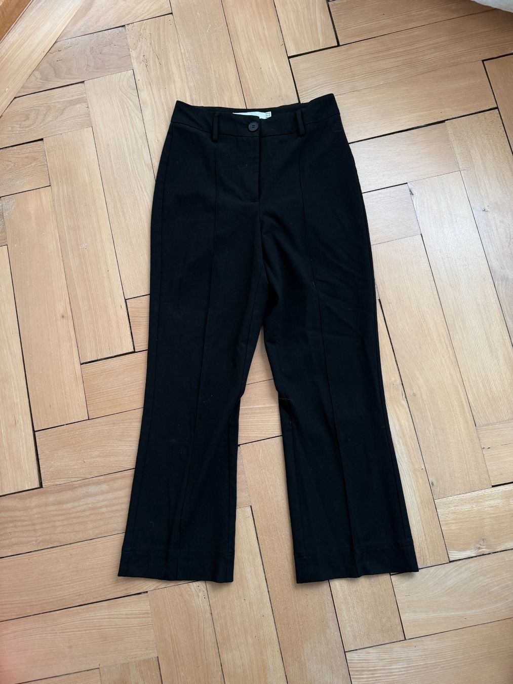 Bershka Pantaloni: BERSHKA - Hose schwarz fliessend 38 – Usato da Zürich venduto da Diazaio