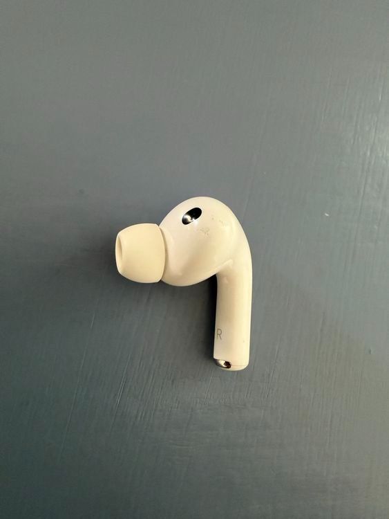 Apple Cuffie: Apple AirPods Pro 3 (right side) A3063 – Usato da Zug venduto da pla_2ckh