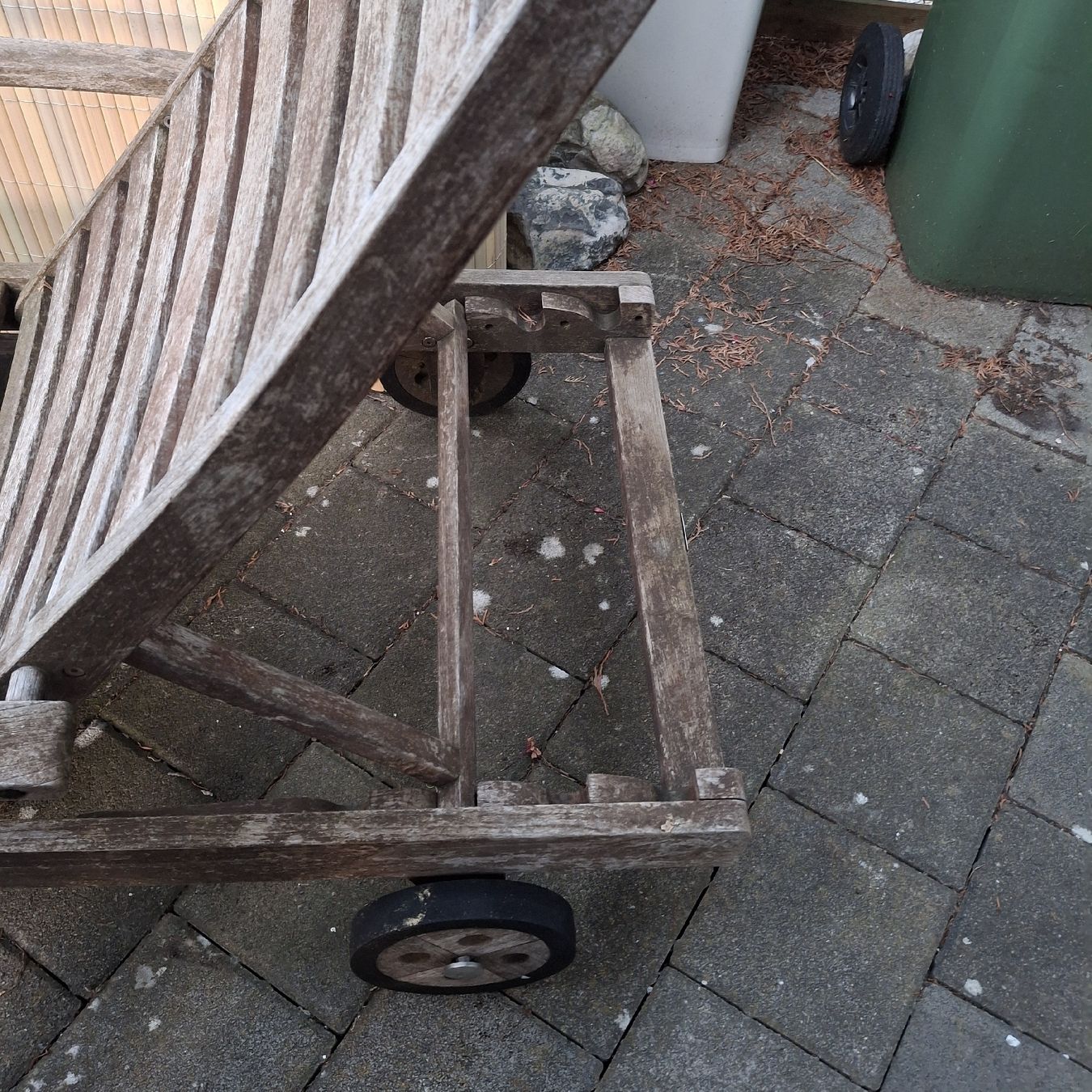 Liegen & Liegestühle: Liegestuhl Holz mit Rollen gebraucht – Gebraucht aus Tuttwil von Daisy75 2
