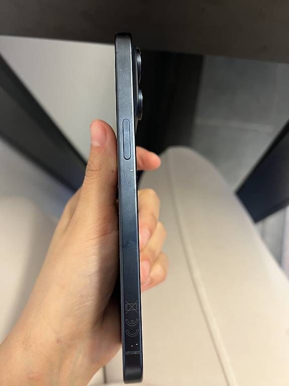 Telefoni cellulari / Smartphones: Iphone 15 pro max 1 tb – Usato da Zuchwil venduto da Sevval.D 1