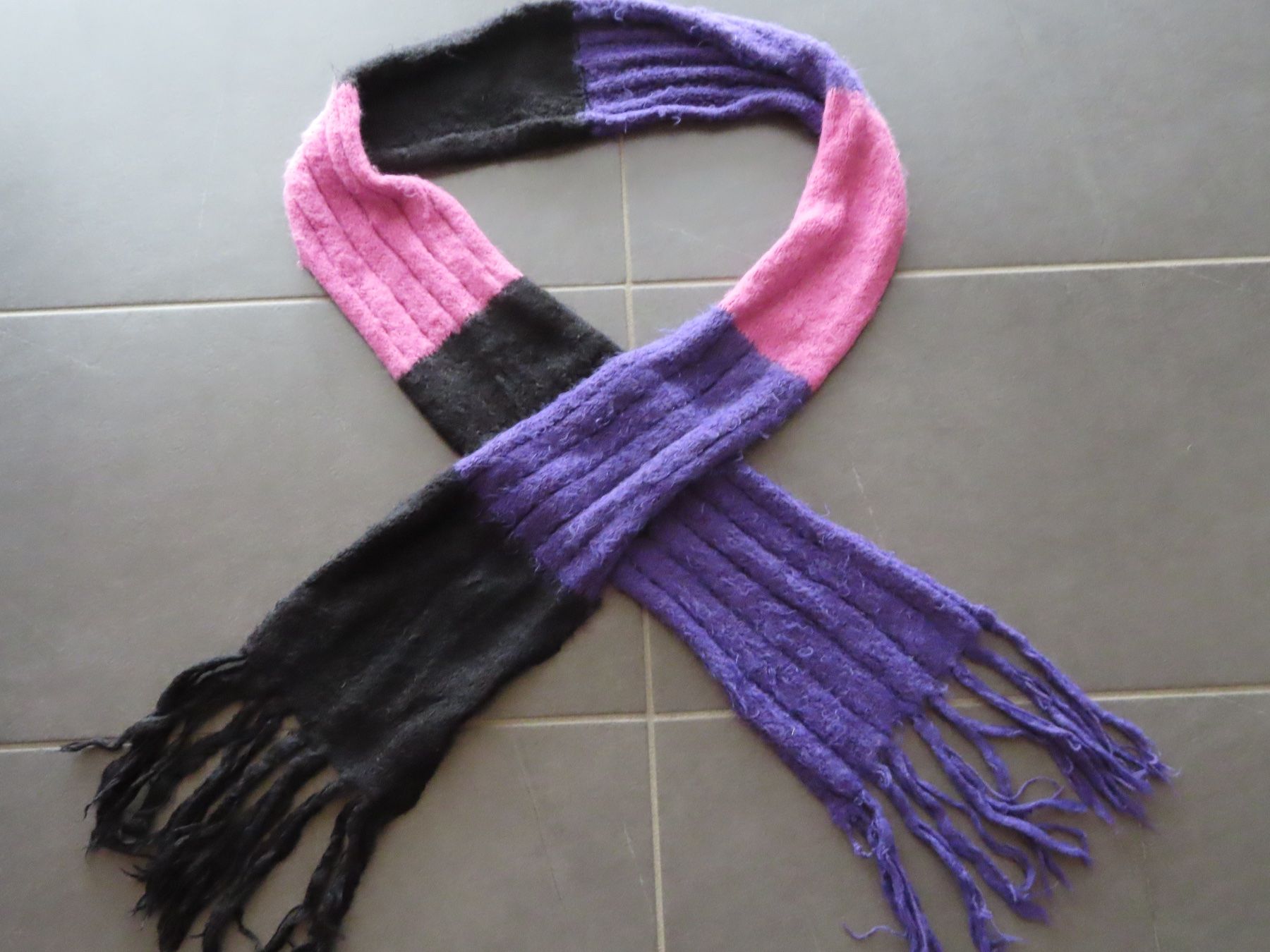 Foulard & Sciarpe: super weicher Schal JL +++top+++ – Usato da Wallenried venduto da Asyano