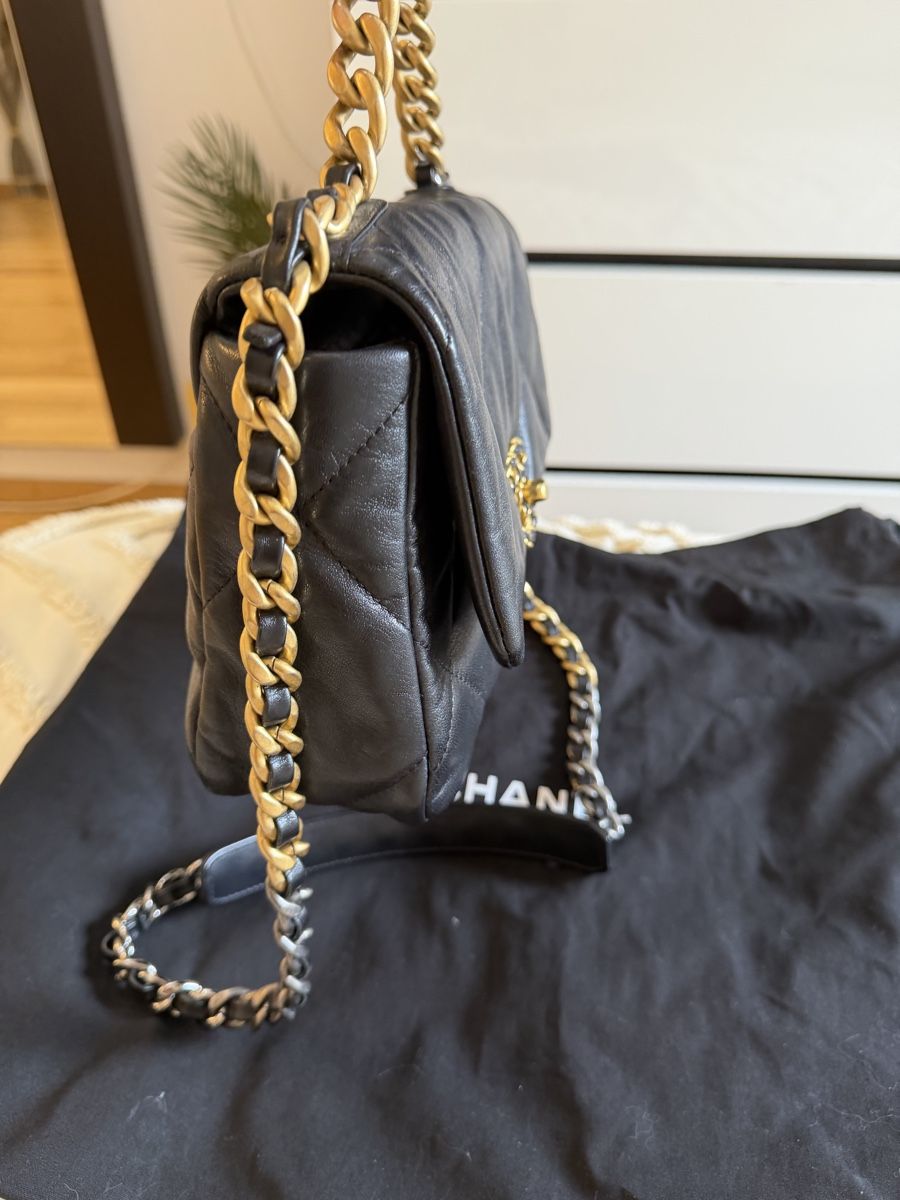 Chanel Altro in  Abbigliamento & Accessori: Chanel 19 small noir  – Usato da Bussigny venduto da tmu_8p2m 7