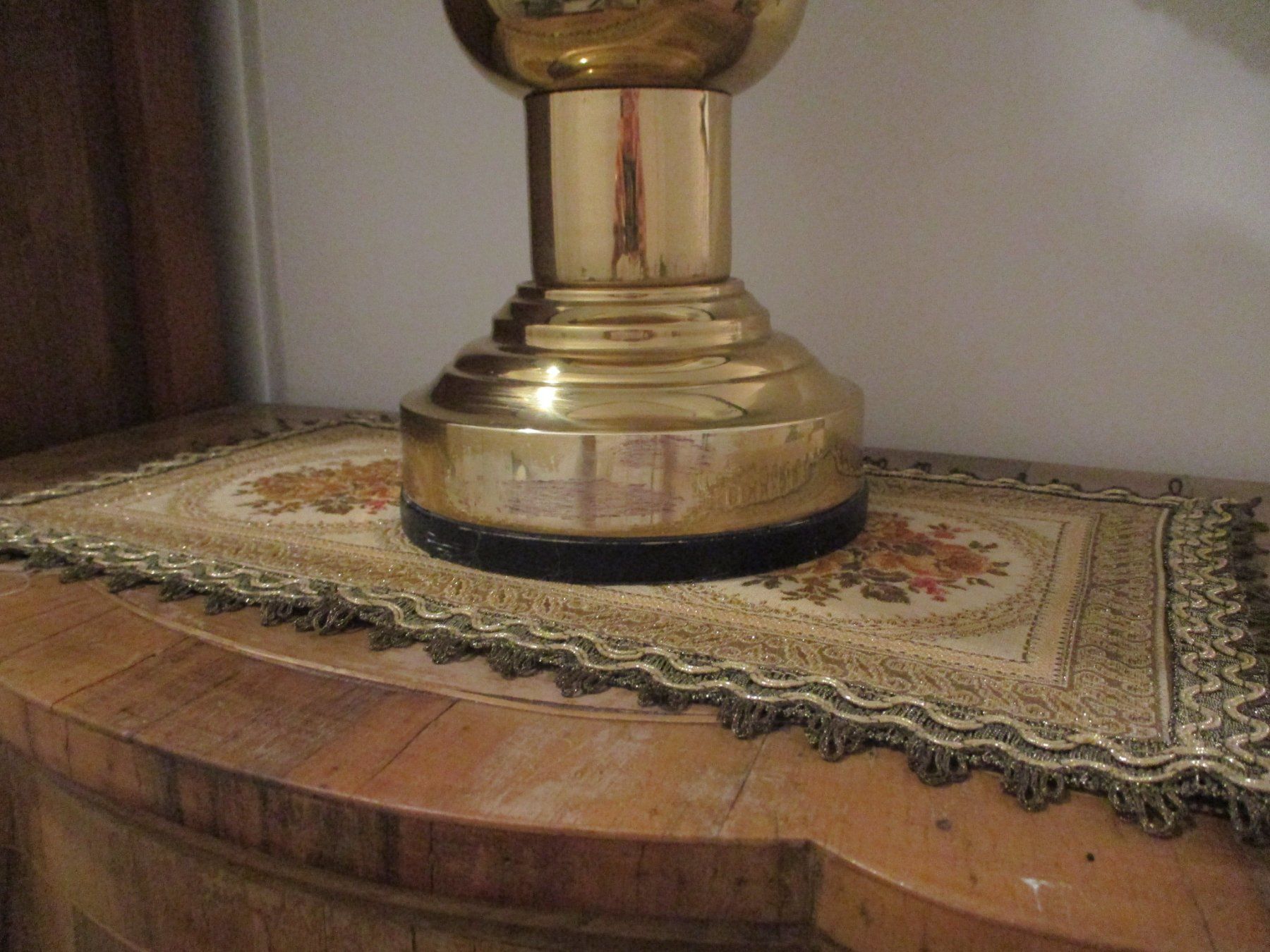 Lampade: Tischlampe mit plissierter Lampenschirm – Usato da Dietikon venduto da mad_7fpf 3