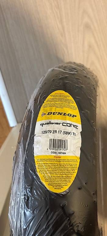 Altro in Scrittura & Disegno: Pneumatico anteriore Dunlop  – Usato da Massagno venduto da r.ricky90