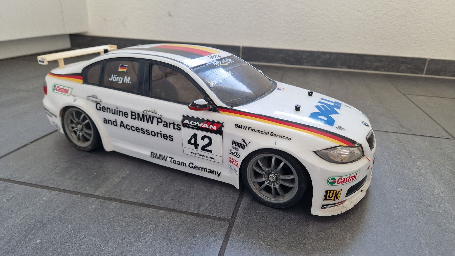 Tamiya Modellismo RC: Tamiya 58385 - 1/10 BMW 320si WTCC 2006 – Usato da Volketswil venduto da TrollanDump