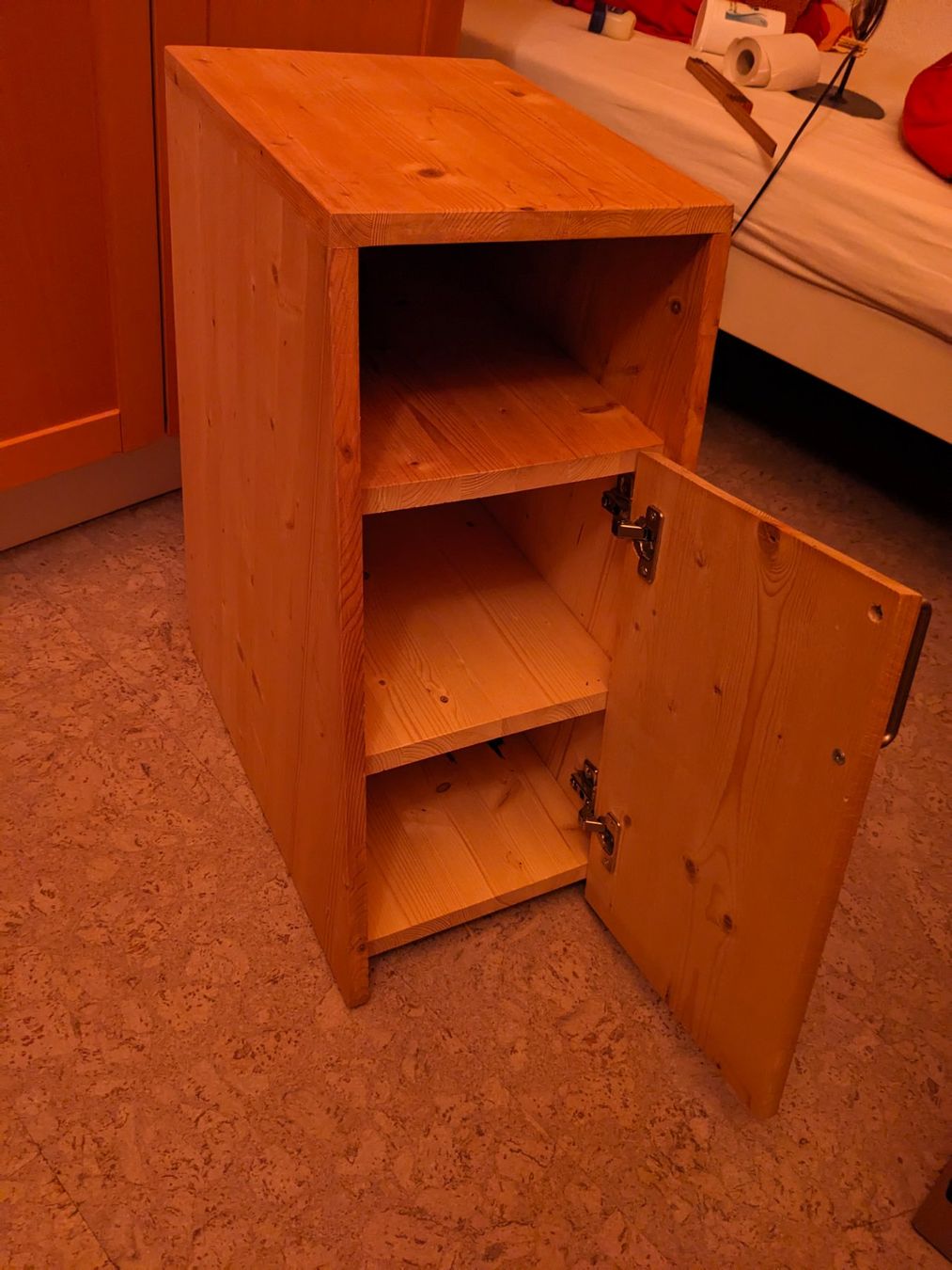 Comodini: Holz Möbeli (Nachttischlein) – Usato da Seftigen venduto da chr_gbb7 1