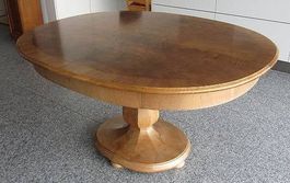 Ausziehbarer ellipsenförmiger antiker Tisch
