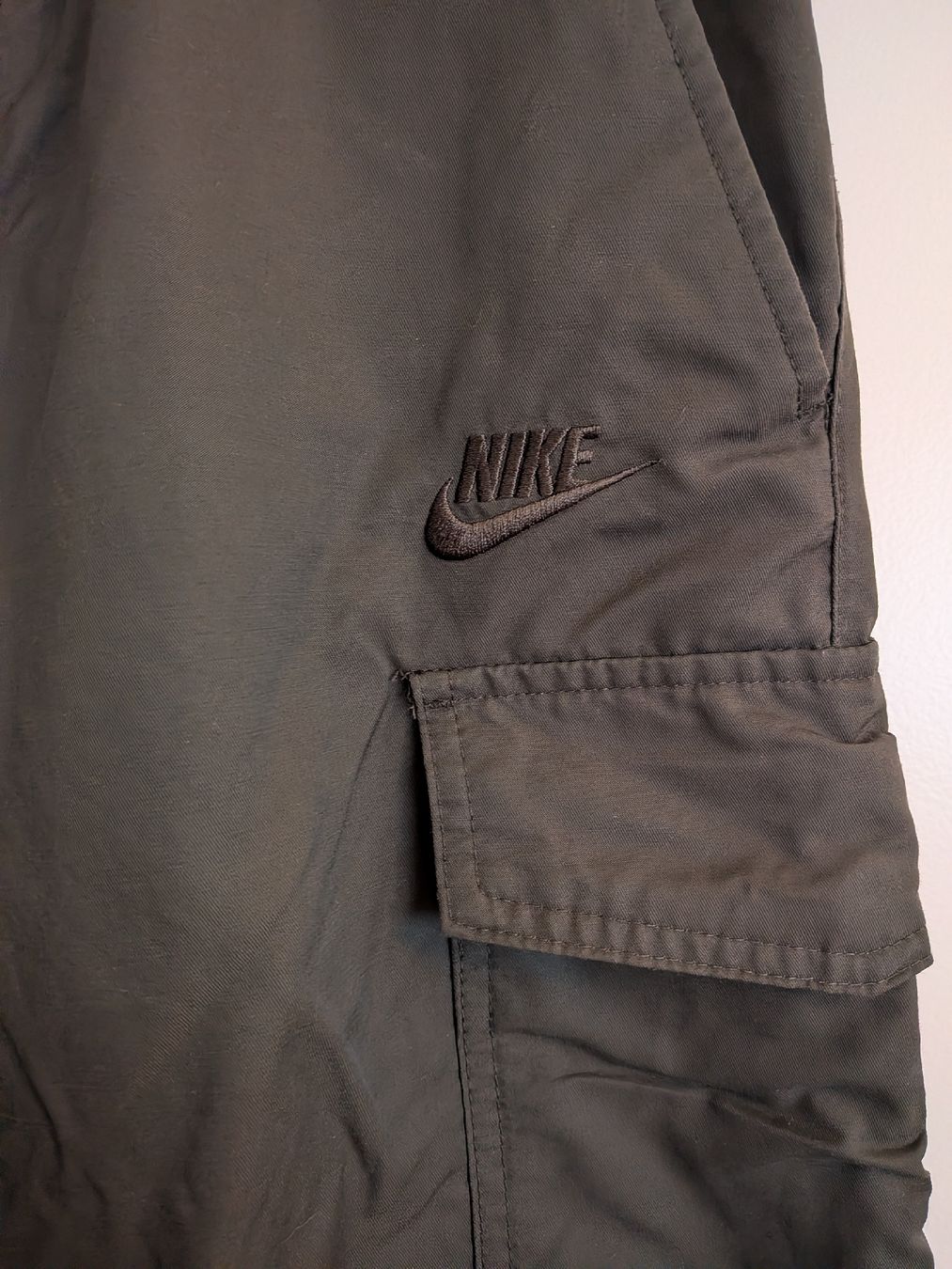 Nike Pantaloni: Nike Woven Cargo Hose Größe S – Nuovo (secondo la descrizione) da Zürich venduto da spatzi5345 1