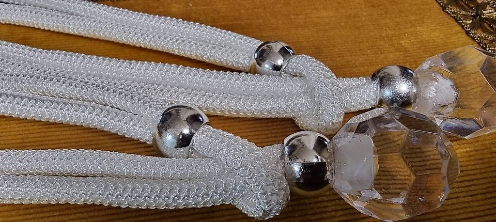 Supporti a parete: 1 Paar weiss Silber Vorhang Halter – Usato da Kaufdorf venduto da Nati-Nati 1