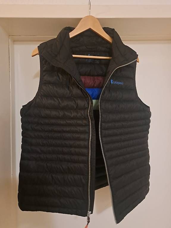 Gilets & Westen: Damen Daunenweste Cotopaxi XL – Gebraucht aus Tägerwilen von yvonnis