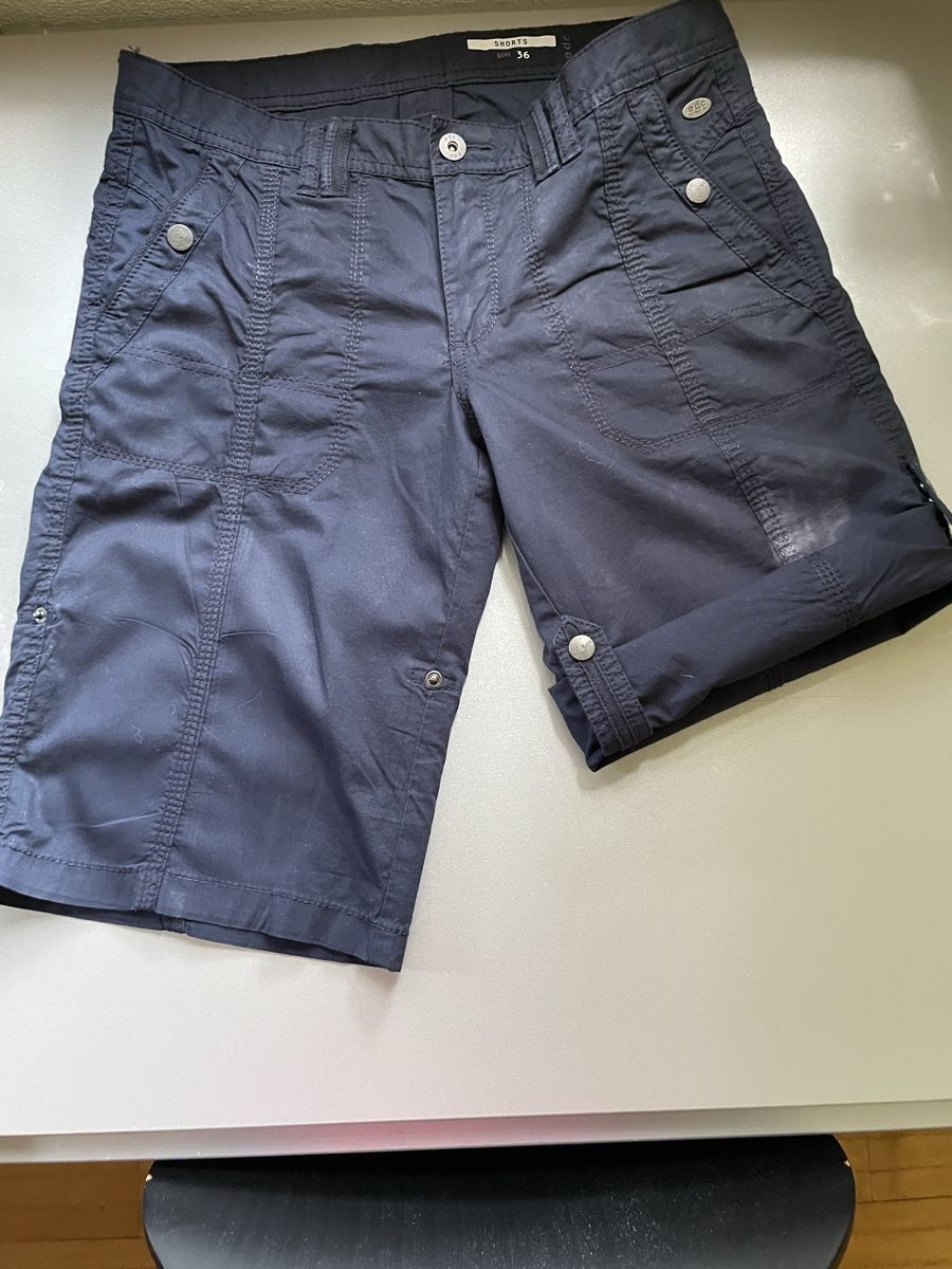 Esprit Pantaloni: Edc Esprit) Bermudas/Shorts 36 dunkelblau – Usato da Bertschikon Gossau venduto da kel_wf2y 7