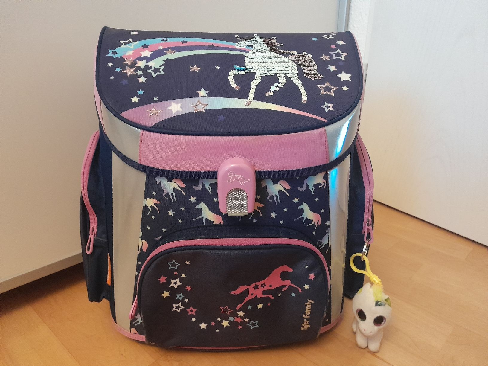 Kindertaschen: Schulthek Ranzen Einhorn mitwachsend  – Gebraucht aus Eglisau von Susanne2209 6