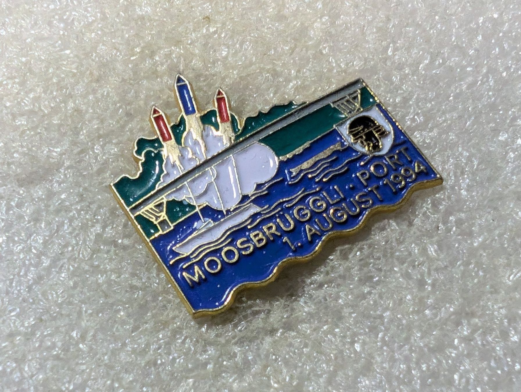 Placchette & Badge: Ansteckpin 150: Moosbruggli Port – Usato da Oppligen venduto da Pin-Fall-Shop