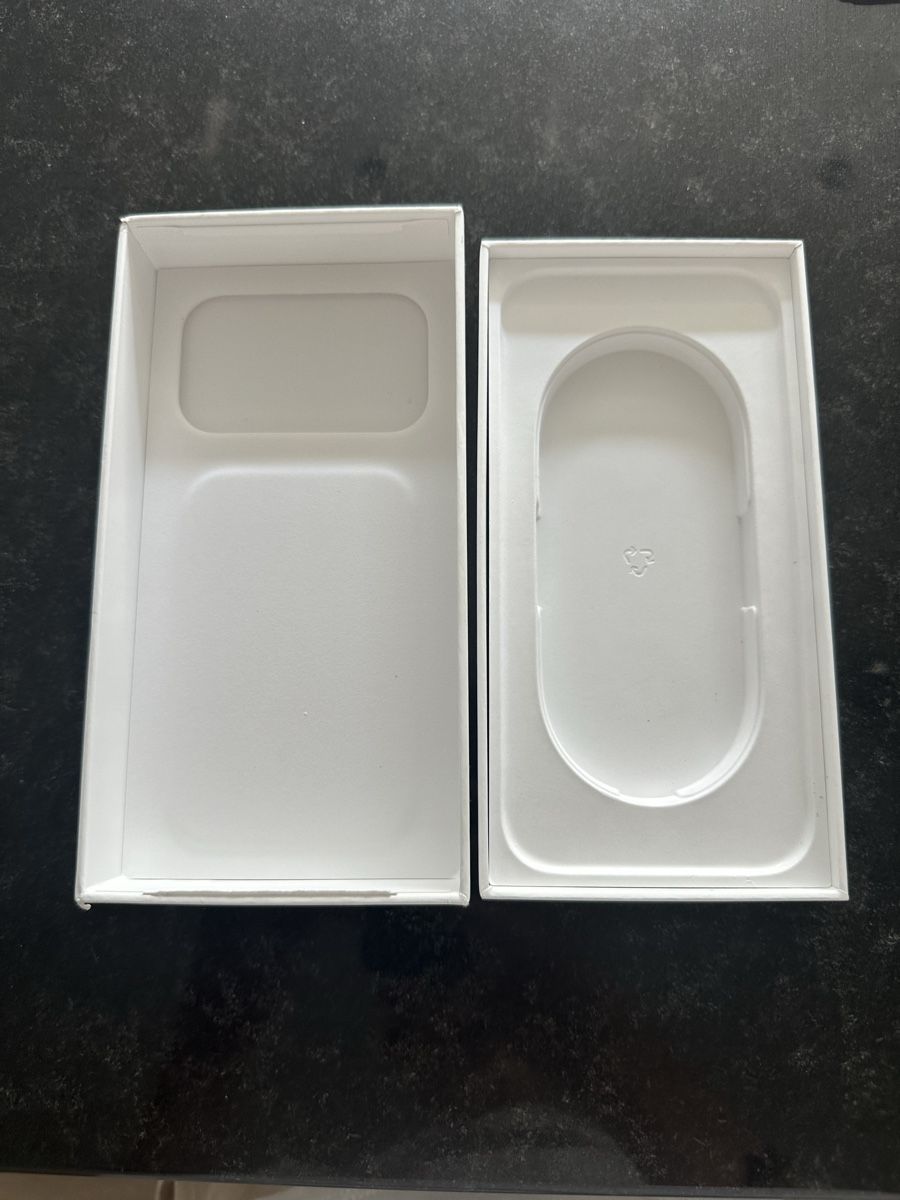 Apple Telefoni cellulari / Smartphones: Originalverpackung iPhone 17 Pro Max Deep Blue - Nur Box! – Usato da Fahrni b. Thun venduto da familymadech 3