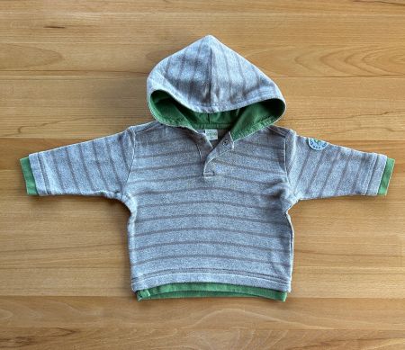 Grauer Hoodie mit braunen Streifen Grösse 68